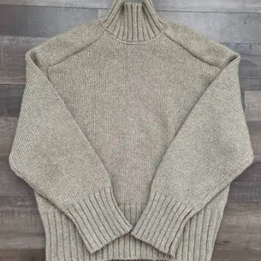 Zara Men's Turtleneck Sweater in Light Gray